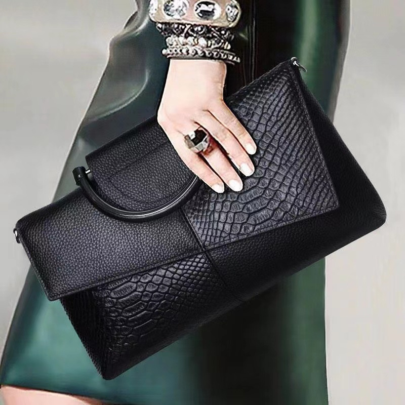 Pochette élégante et pratique  - Luxury Bags News avis et prix
