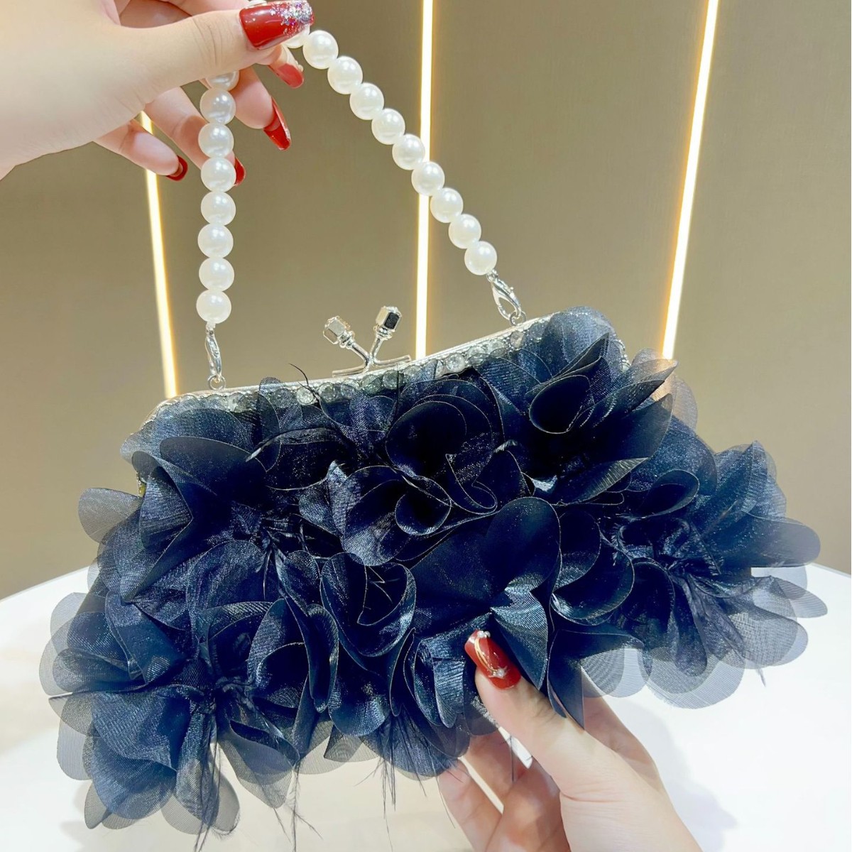 Sac de soirée de luxe avec pom - Luxury Bags News avis et prix