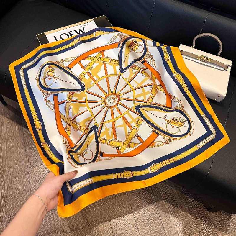Foulard carré en soie de luxe  - Luxury Bags Brand avis et prix