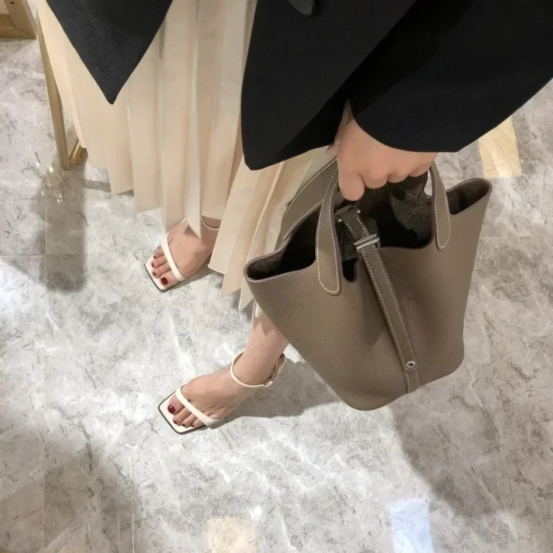 Sac seau en cuir de vache de c - Luxury Bags Office avis et prix