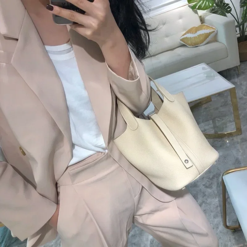Sac seau en cuir de vache de c - Luxury Bags Office avis et prix