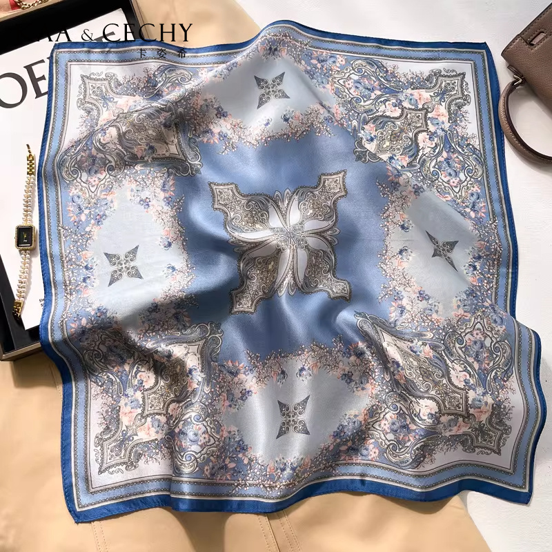Foulard carré en soie de mûrie - Luxury Bags Office avis et prix